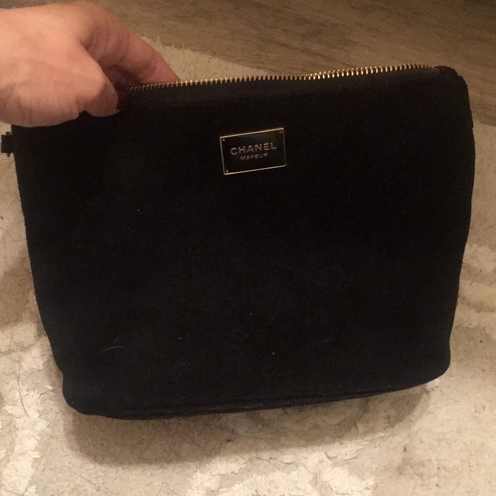 💯 authentic ; Large size Chanel make up bag !